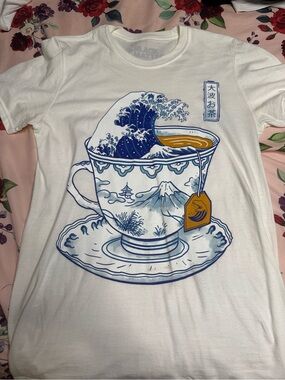 Hot Topic White Tee with Blue Wave and Gold Tea Graphic